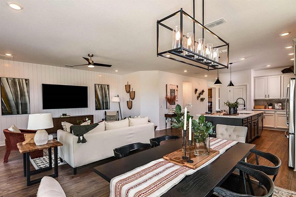 Activo con contrato: $850,000 (4 camas, 3 baños, 3061 Pies cuadrados)