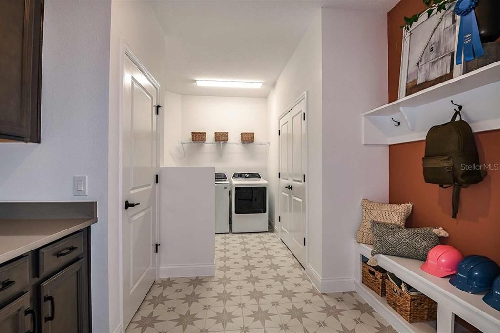 Activo con contrato: $850,000 (4 camas, 3 baños, 3061 Pies cuadrados)