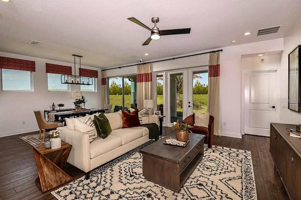 Activo con contrato: $850,000 (4 camas, 3 baños, 3061 Pies cuadrados)