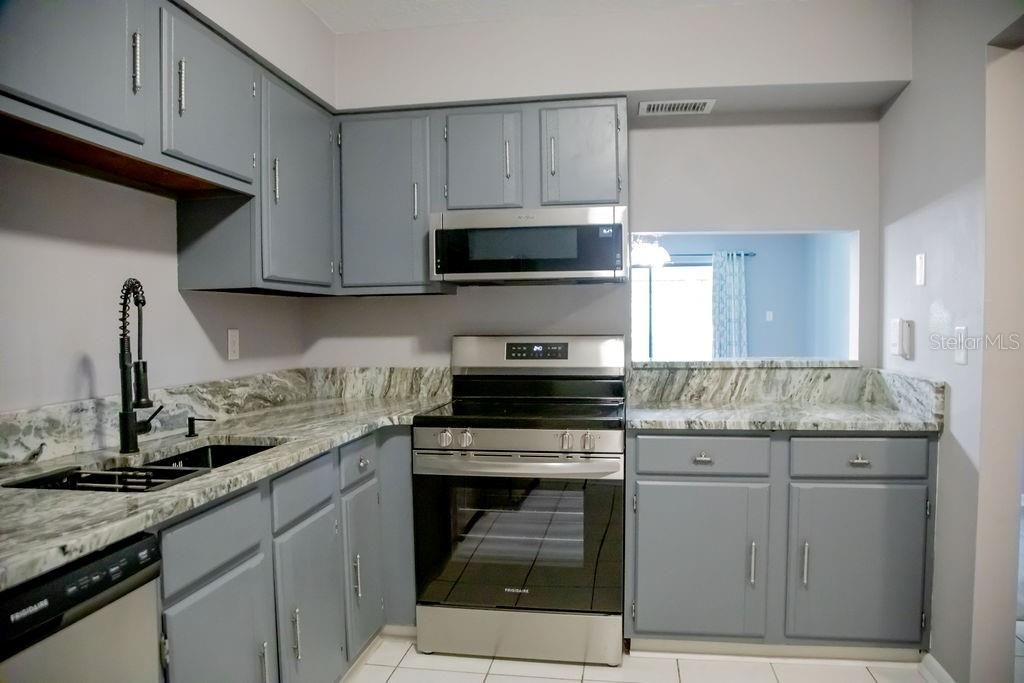 待售: $89,900 (2 贝兹, 2 浴室, 1085 平方英尺)