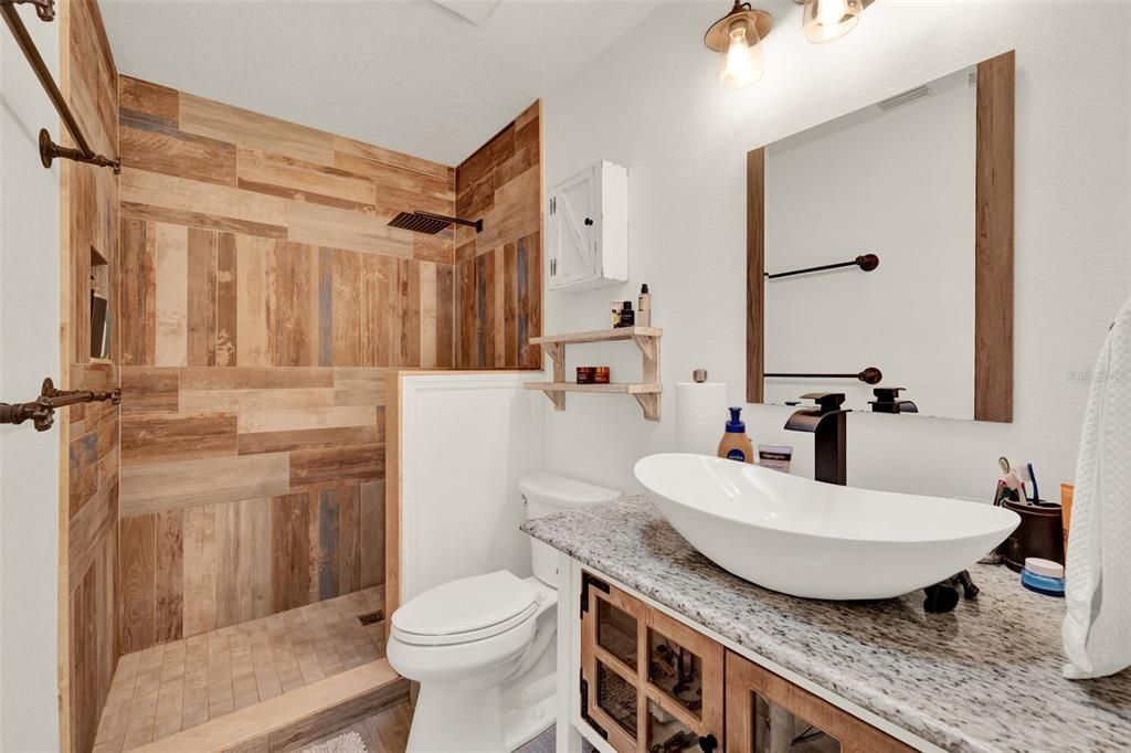 合同活跃: $400,000 (2 贝兹, 2 浴室, 1408 平方英尺)