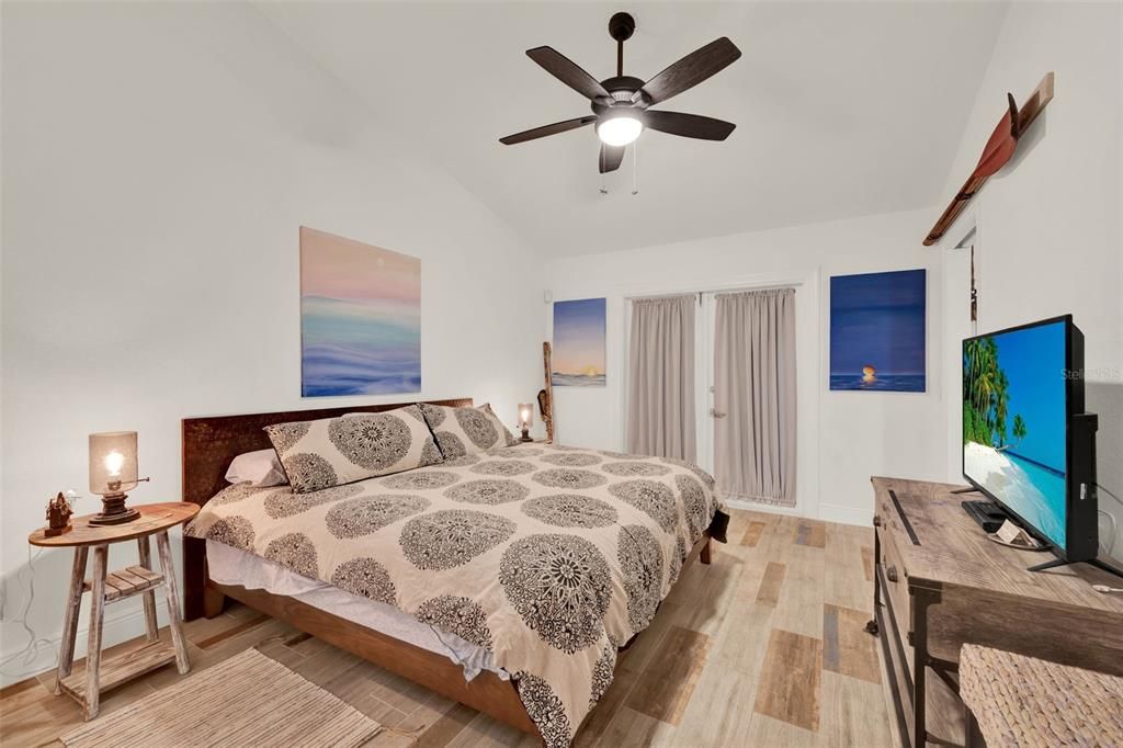 合同活跃: $400,000 (2 贝兹, 2 浴室, 1408 平方英尺)