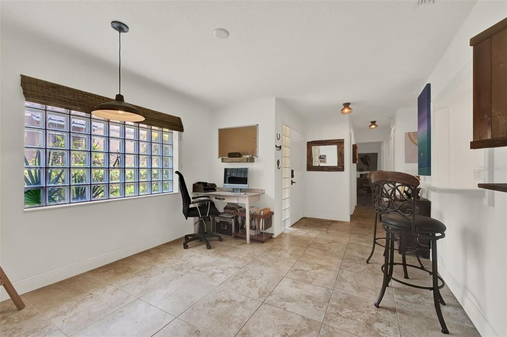 合同活跃: $400,000 (2 贝兹, 2 浴室, 1408 平方英尺)