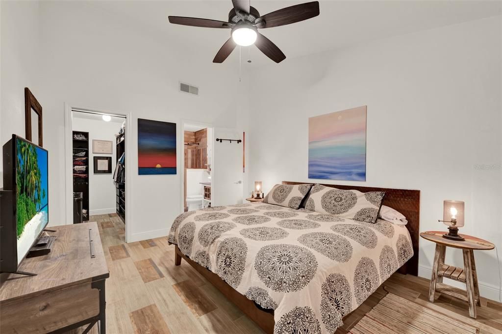 合同活跃: $400,000 (2 贝兹, 2 浴室, 1408 平方英尺)