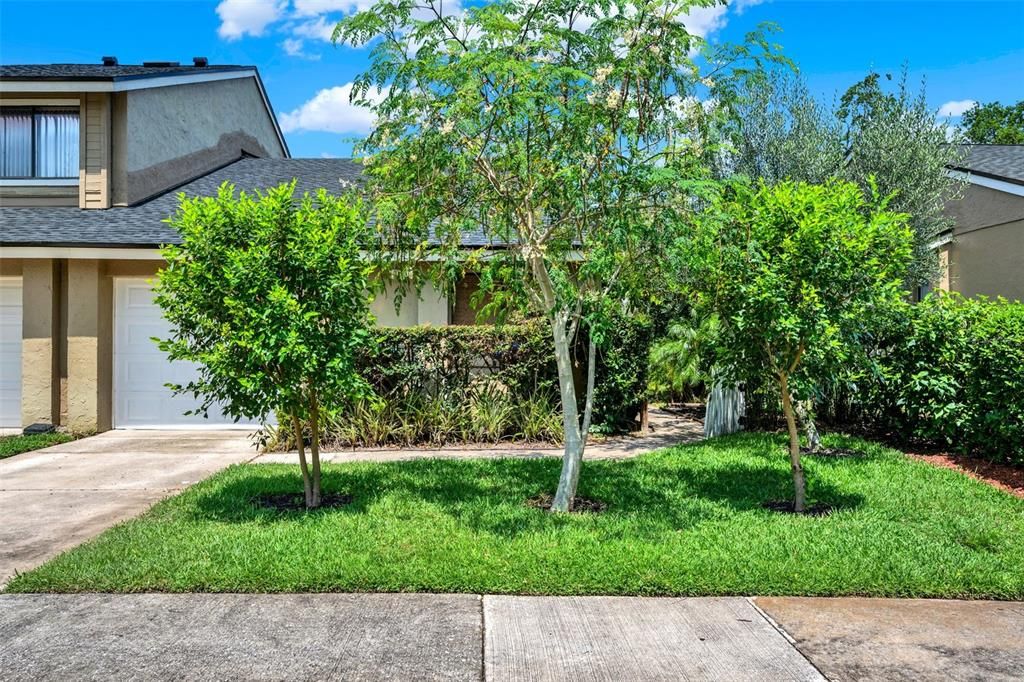 合同活跃: $400,000 (2 贝兹, 2 浴室, 1408 平方英尺)