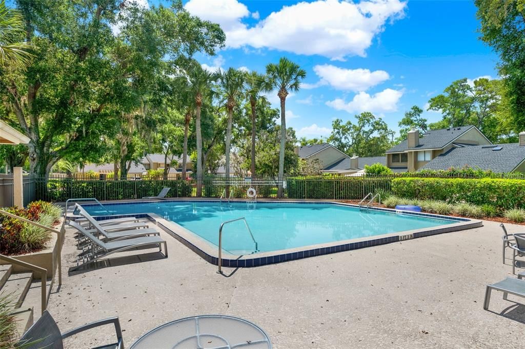 合同活跃: $400,000 (2 贝兹, 2 浴室, 1408 平方英尺)