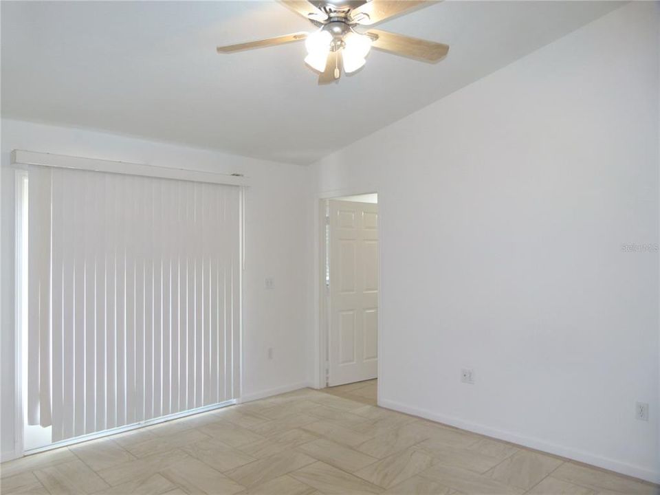 待售: $285,000 (3 贝兹, 2 浴室, 1194 平方英尺)