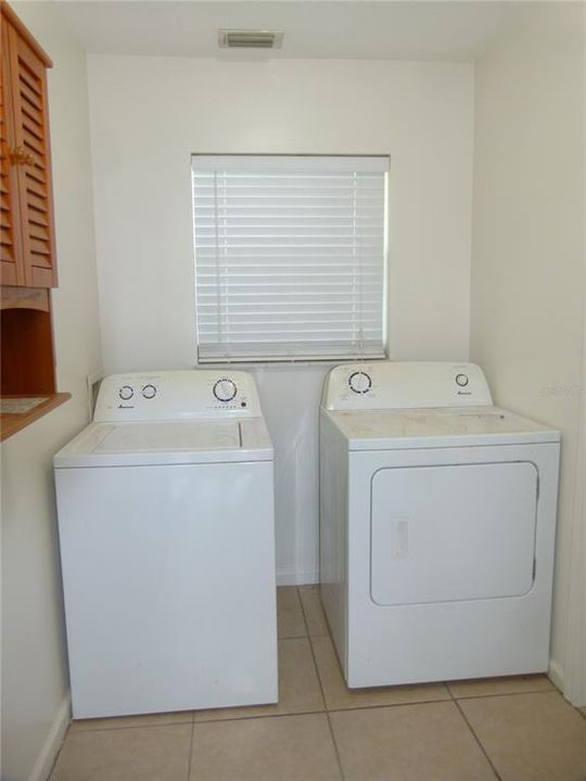 待售: $285,000 (3 贝兹, 2 浴室, 1194 平方英尺)