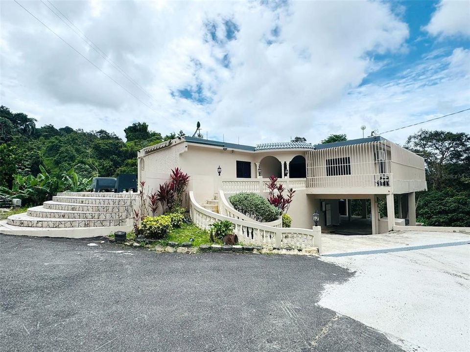 Recently Sold: $375,000 (4 beds, 2 baths, 1709 Square Feet)