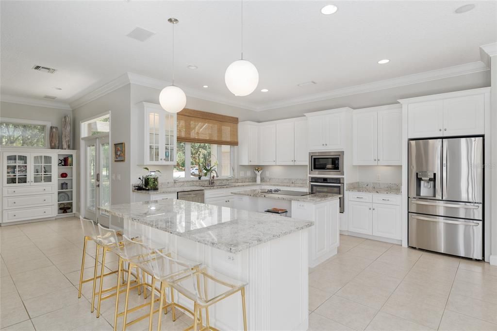 合同活跃: $759,999 (4 贝兹, 2 浴室, 3472 平方英尺)