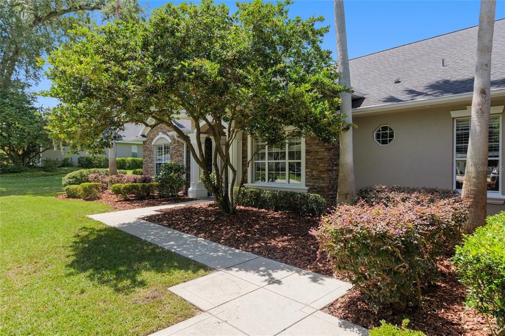 合同活跃: $759,999 (4 贝兹, 2 浴室, 3472 平方英尺)