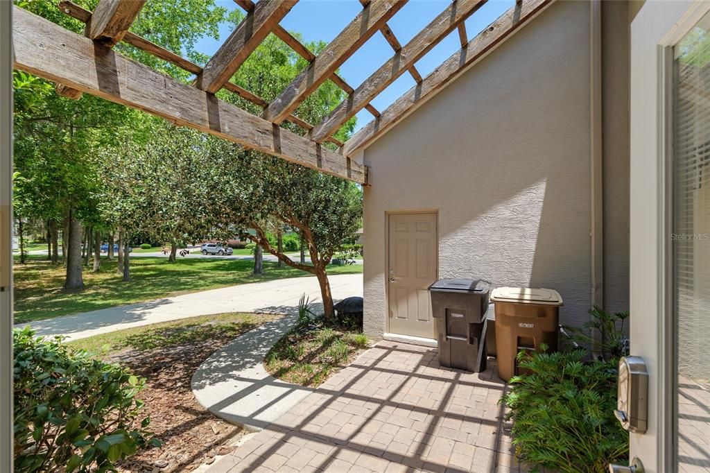 合同活跃: $759,999 (4 贝兹, 2 浴室, 3472 平方英尺)