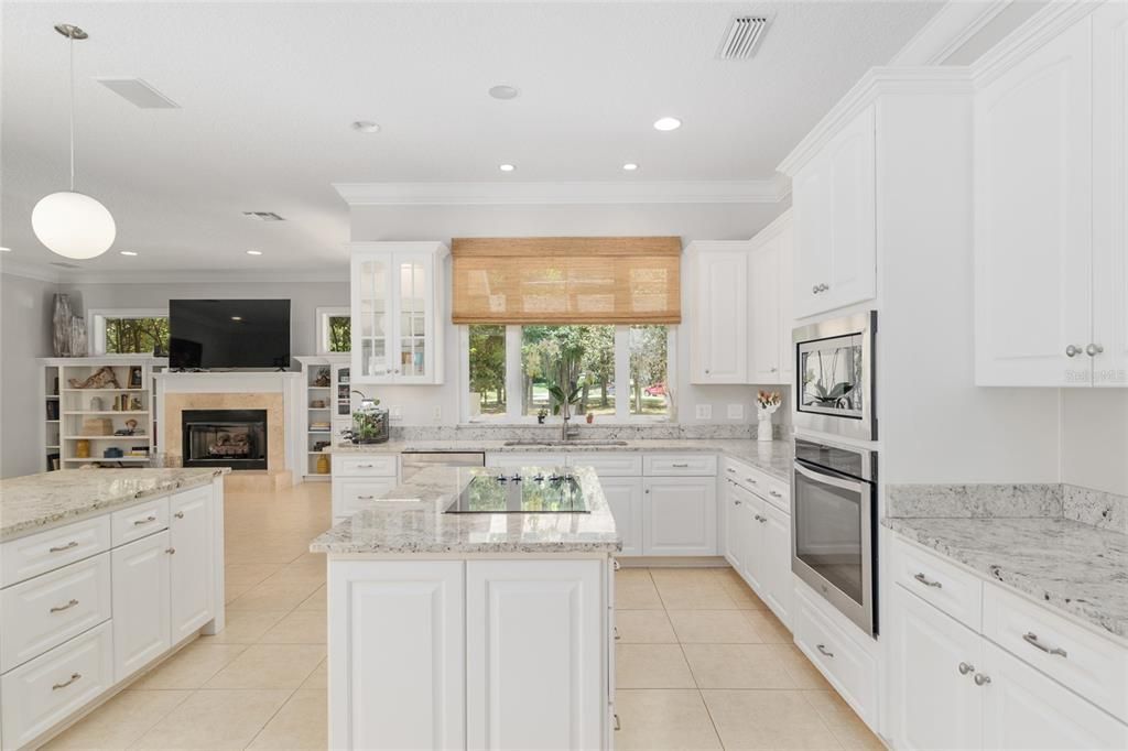 合同活跃: $759,999 (4 贝兹, 2 浴室, 3472 平方英尺)