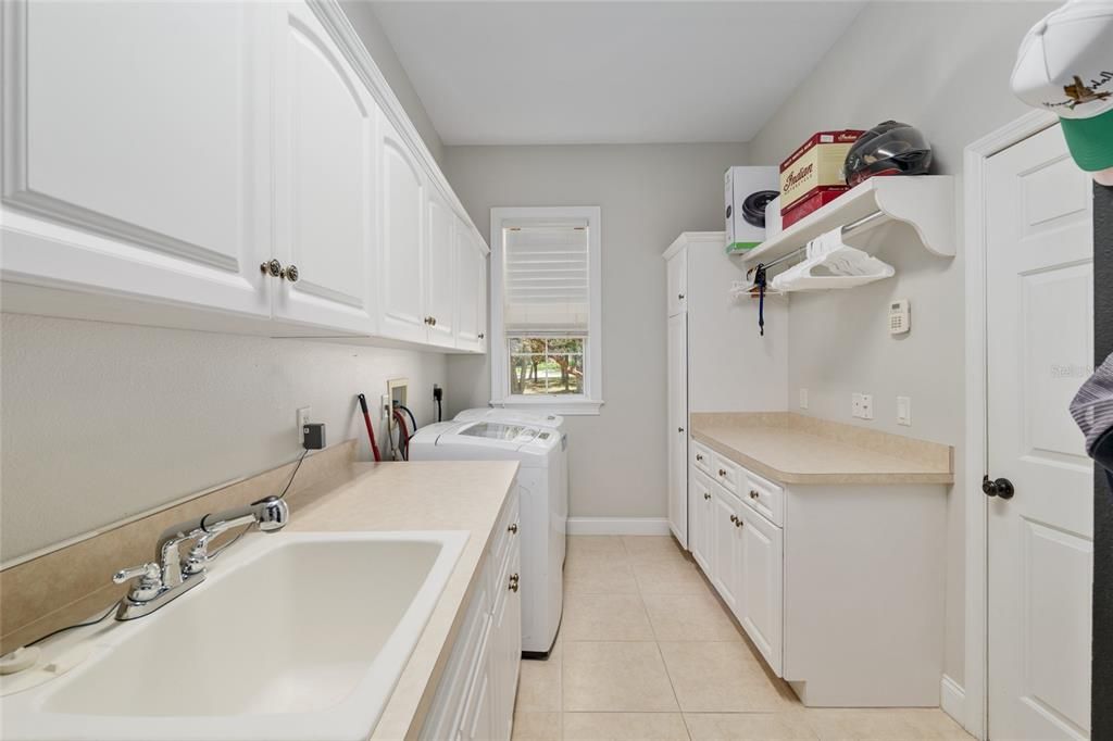 合同活跃: $759,999 (4 贝兹, 2 浴室, 3472 平方英尺)