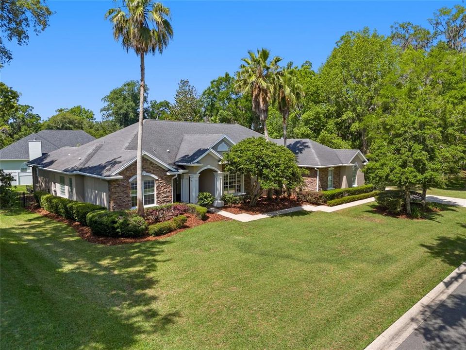 合同活跃: $759,999 (4 贝兹, 2 浴室, 3472 平方英尺)