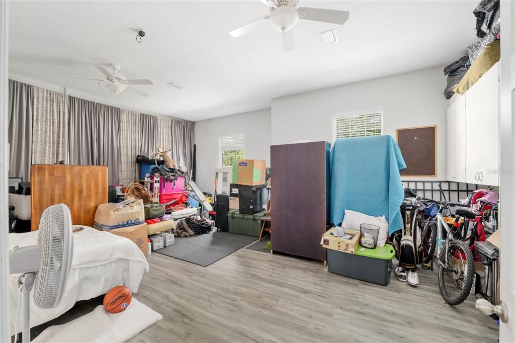 合同活跃: $759,999 (4 贝兹, 2 浴室, 3472 平方英尺)