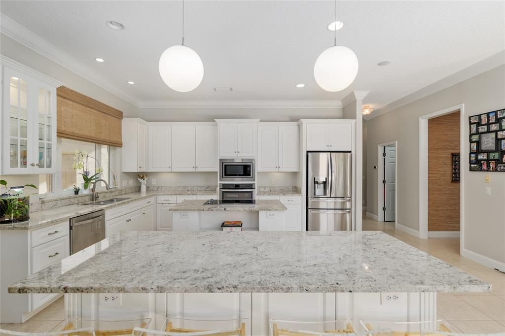 合同活跃: $759,999 (4 贝兹, 2 浴室, 3472 平方英尺)