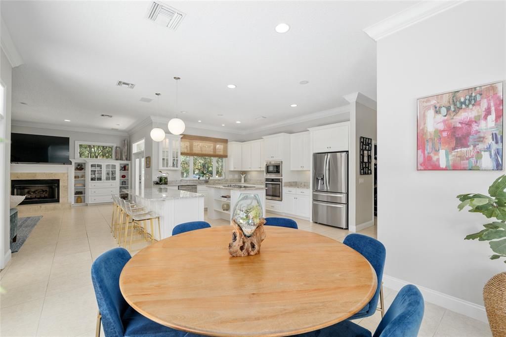 合同活跃: $759,999 (4 贝兹, 2 浴室, 3472 平方英尺)