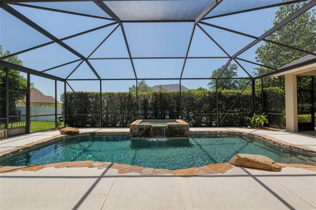 合同活跃: $759,999 (4 贝兹, 2 浴室, 3472 平方英尺)