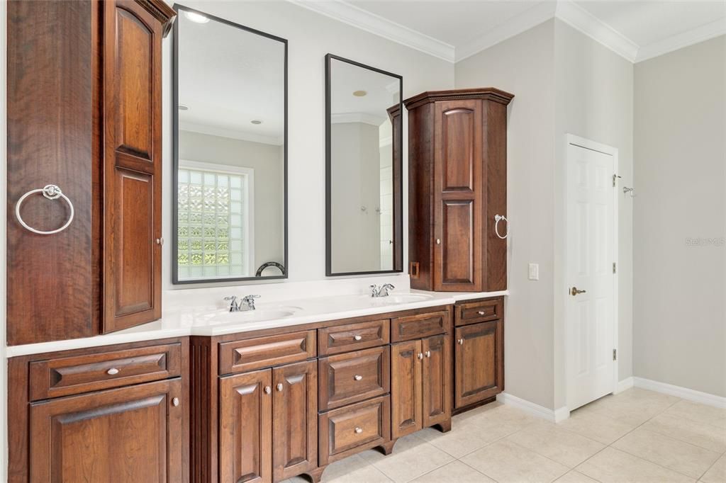 合同活跃: $759,999 (4 贝兹, 2 浴室, 3472 平方英尺)