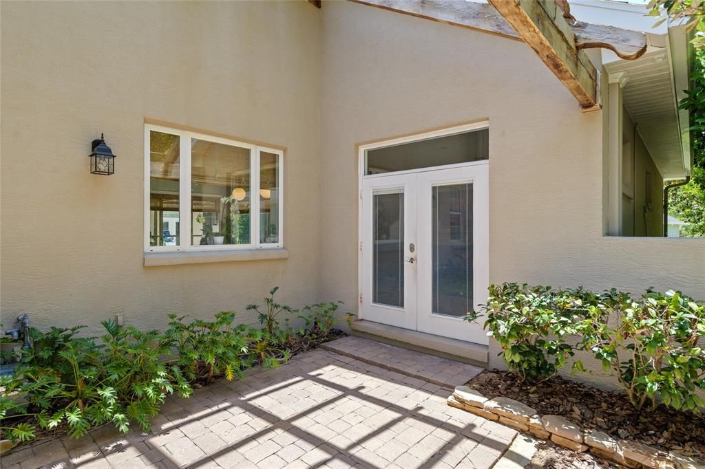 合同活跃: $759,999 (4 贝兹, 2 浴室, 3472 平方英尺)