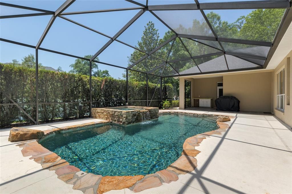 合同活跃: $759,999 (4 贝兹, 2 浴室, 3472 平方英尺)