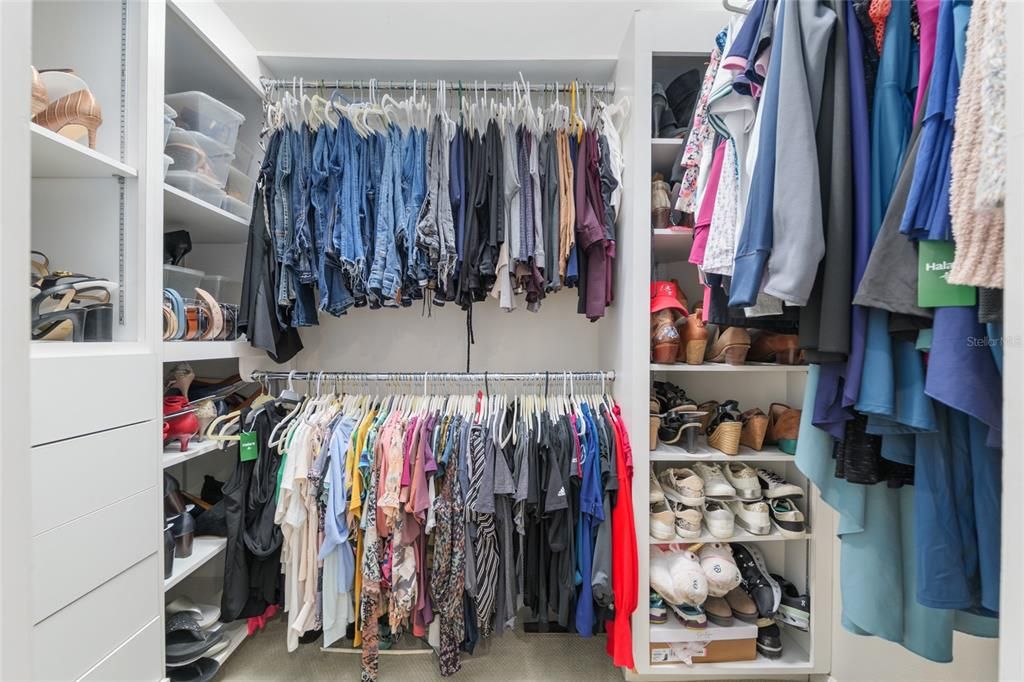 合同活跃: $759,999 (4 贝兹, 2 浴室, 3472 平方英尺)