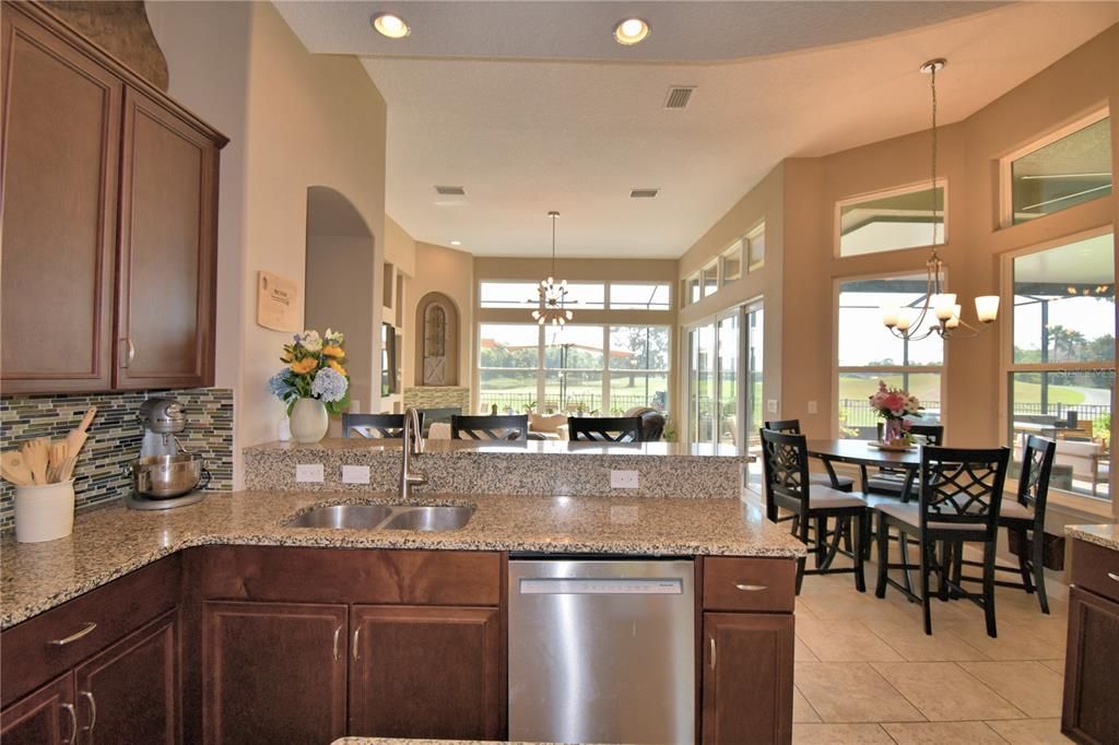 待售: $745,000 (5 贝兹, 4 浴室, 2982 平方英尺)