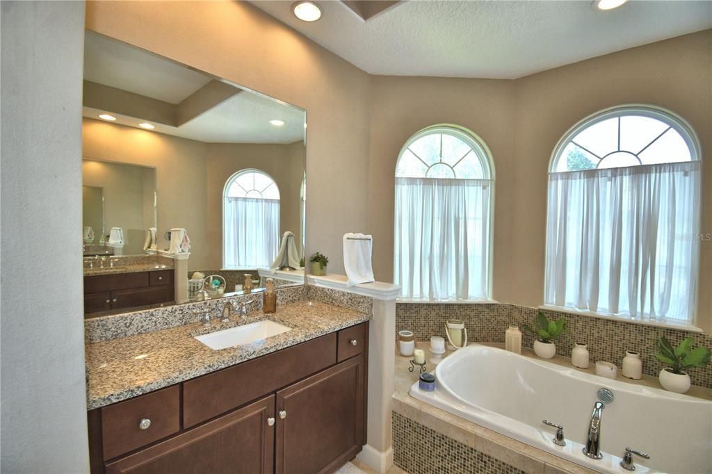 待售: $745,000 (5 贝兹, 4 浴室, 2982 平方英尺)