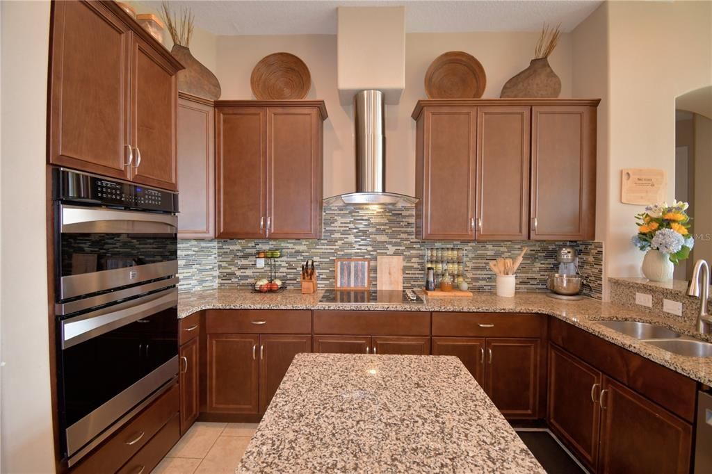 待售: $745,000 (5 贝兹, 4 浴室, 2982 平方英尺)