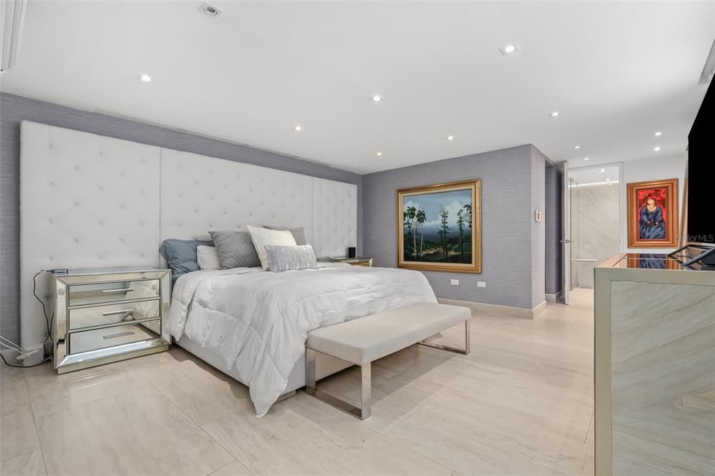 合同活跃: $1,850,000 (4 贝兹, 2 浴室, 3200 平方英尺)