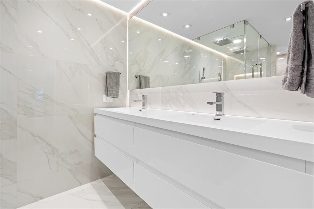 合同活跃: $1,850,000 (4 贝兹, 2 浴室, 3200 平方英尺)