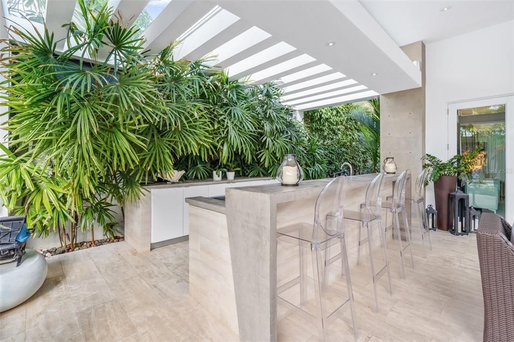 合同活跃: $1,850,000 (4 贝兹, 2 浴室, 3200 平方英尺)