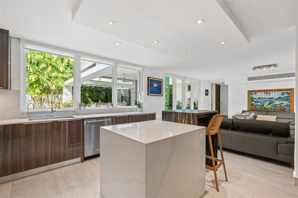 合同活跃: $1,850,000 (4 贝兹, 2 浴室, 3200 平方英尺)