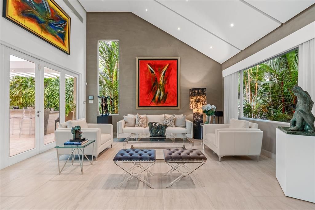 合同活跃: $1,850,000 (4 贝兹, 2 浴室, 3200 平方英尺)