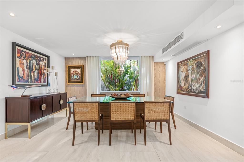 合同活跃: $1,850,000 (4 贝兹, 2 浴室, 3200 平方英尺)