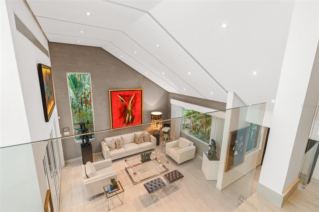 合同活跃: $1,850,000 (4 贝兹, 2 浴室, 3200 平方英尺)