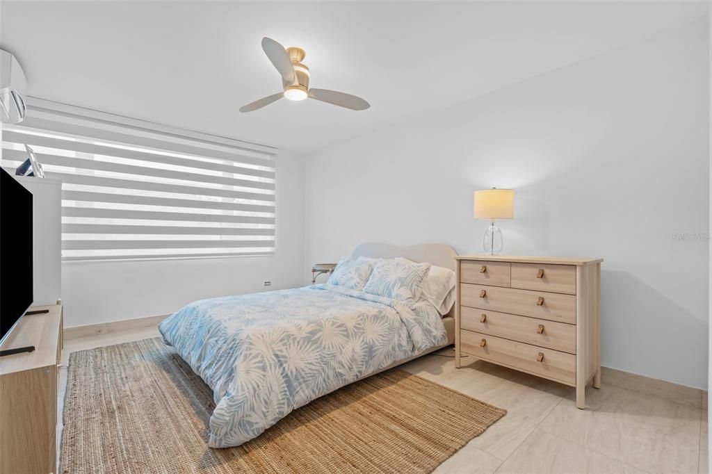 合同活跃: $1,850,000 (4 贝兹, 2 浴室, 3200 平方英尺)