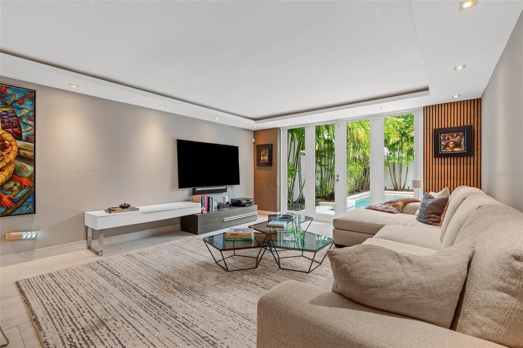 合同活跃: $1,850,000 (4 贝兹, 2 浴室, 3200 平方英尺)