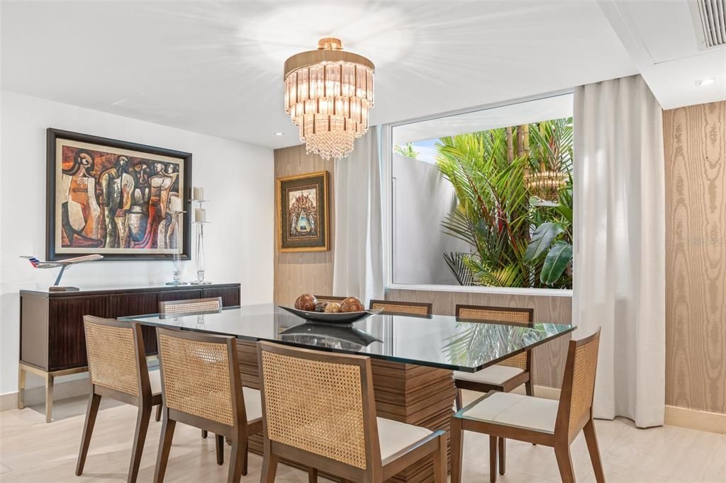 合同活跃: $1,850,000 (4 贝兹, 2 浴室, 3200 平方英尺)