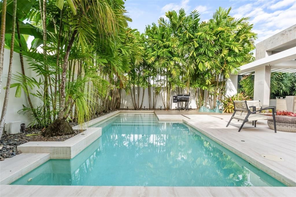 合同活跃: $1,850,000 (4 贝兹, 2 浴室, 3200 平方英尺)