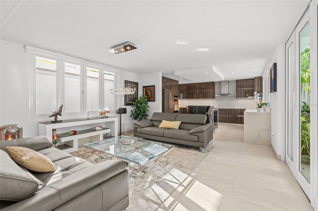 合同活跃: $1,850,000 (4 贝兹, 2 浴室, 3200 平方英尺)