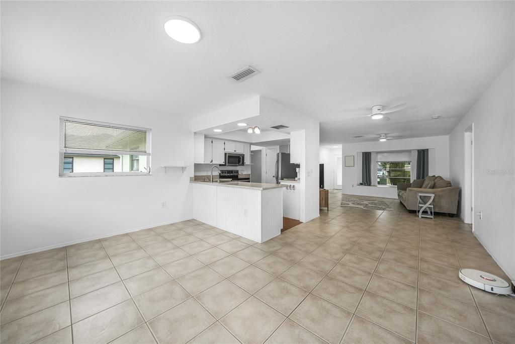 For Sale: $283,900 (2 beds, 2 baths, 1317 Square Feet)