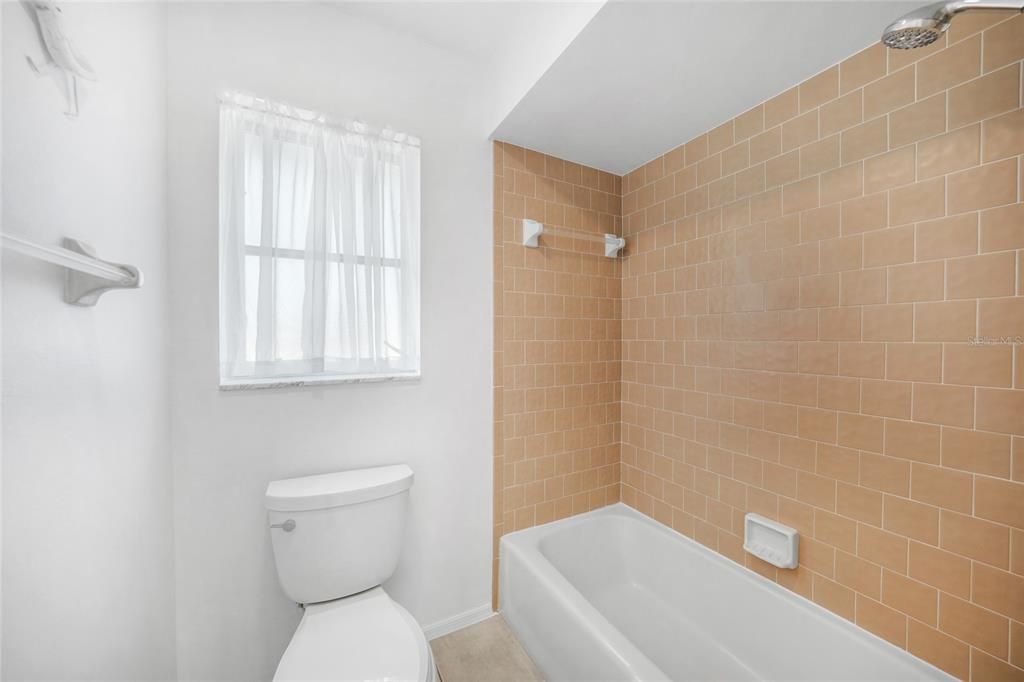 For Sale: $283,900 (2 beds, 2 baths, 1317 Square Feet)