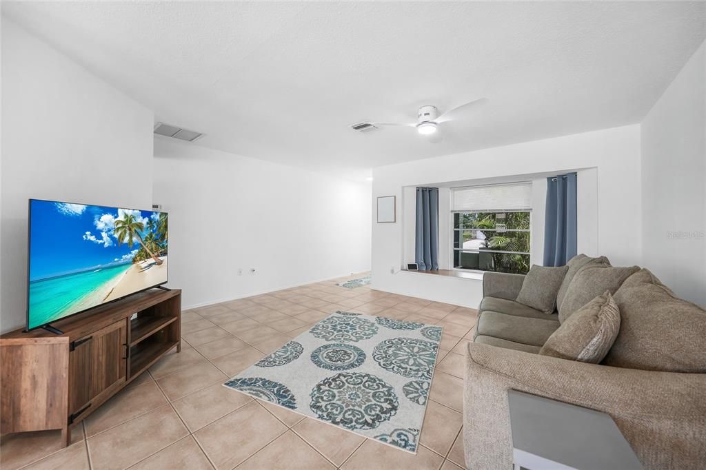 For Sale: $283,900 (2 beds, 2 baths, 1317 Square Feet)