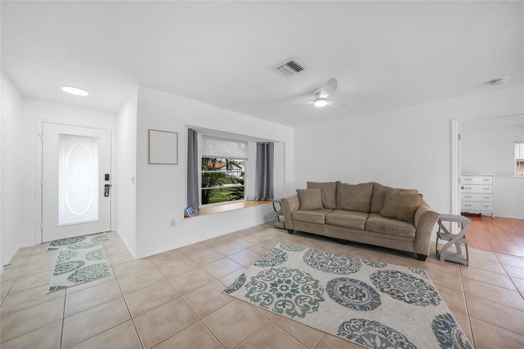 For Sale: $283,900 (2 beds, 2 baths, 1317 Square Feet)