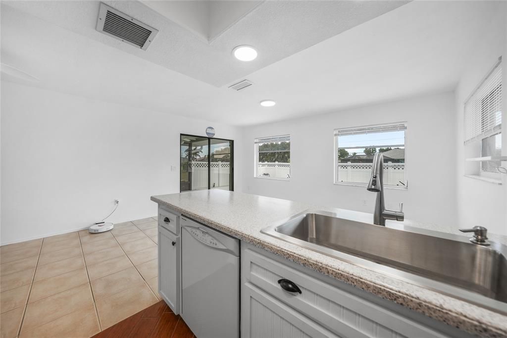 For Sale: $283,900 (2 beds, 2 baths, 1317 Square Feet)