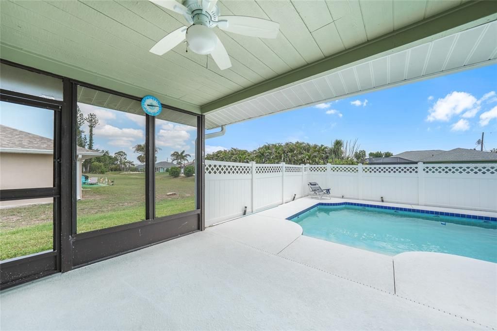 For Sale: $283,900 (2 beds, 2 baths, 1317 Square Feet)