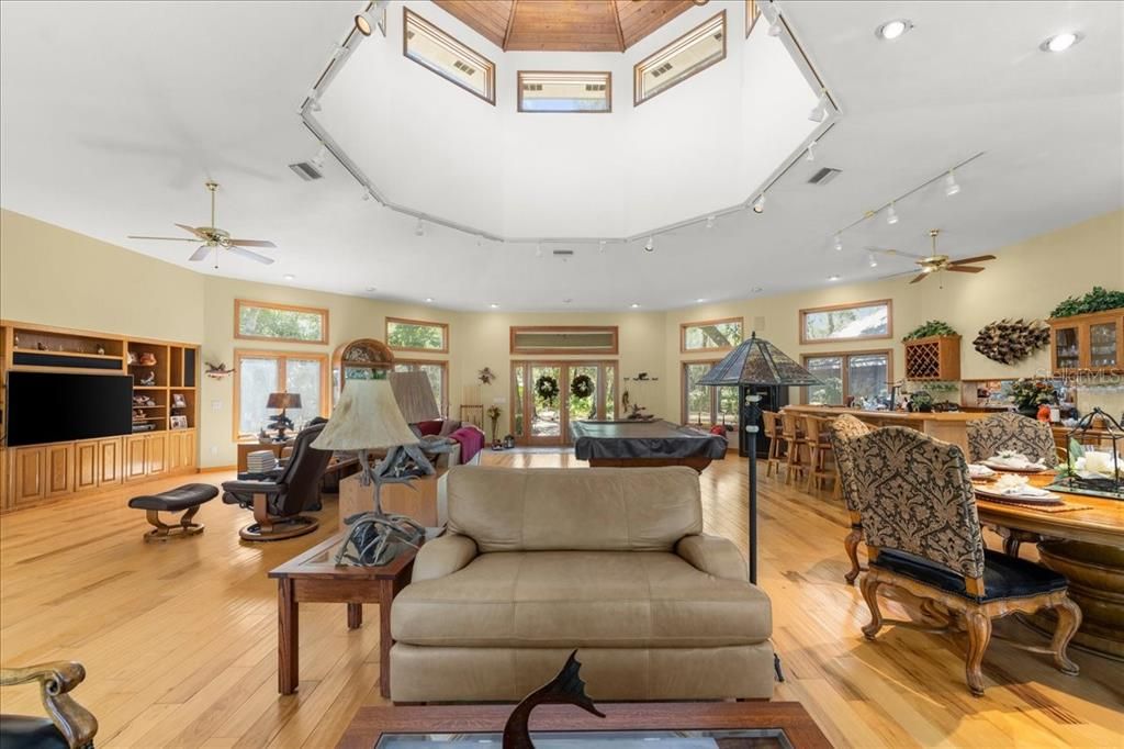 На продажу: $1,100,000 (3 спален, 3 ванн, 3028 Квадратных фут)