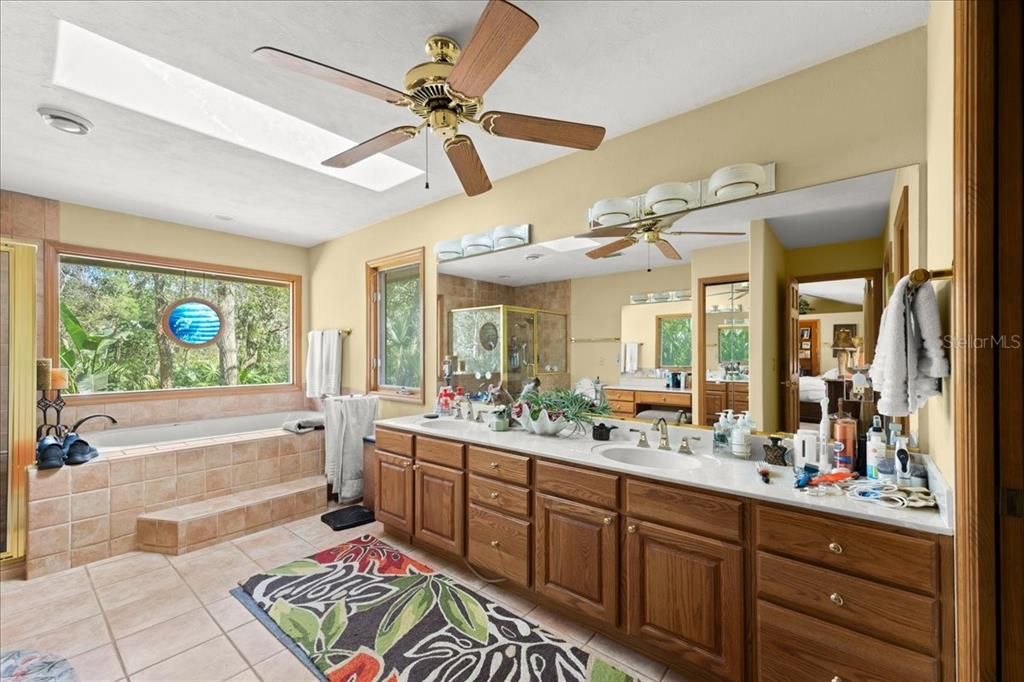 На продажу: $1,100,000 (3 спален, 3 ванн, 3028 Квадратных фут)